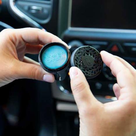 Yankee Candle Fluffy Towels Car Powered Fragrance Diffuser Refill Extra Image 1 Preview